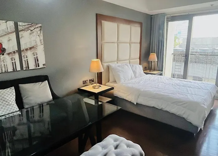 Mosaic Tower Apartment *